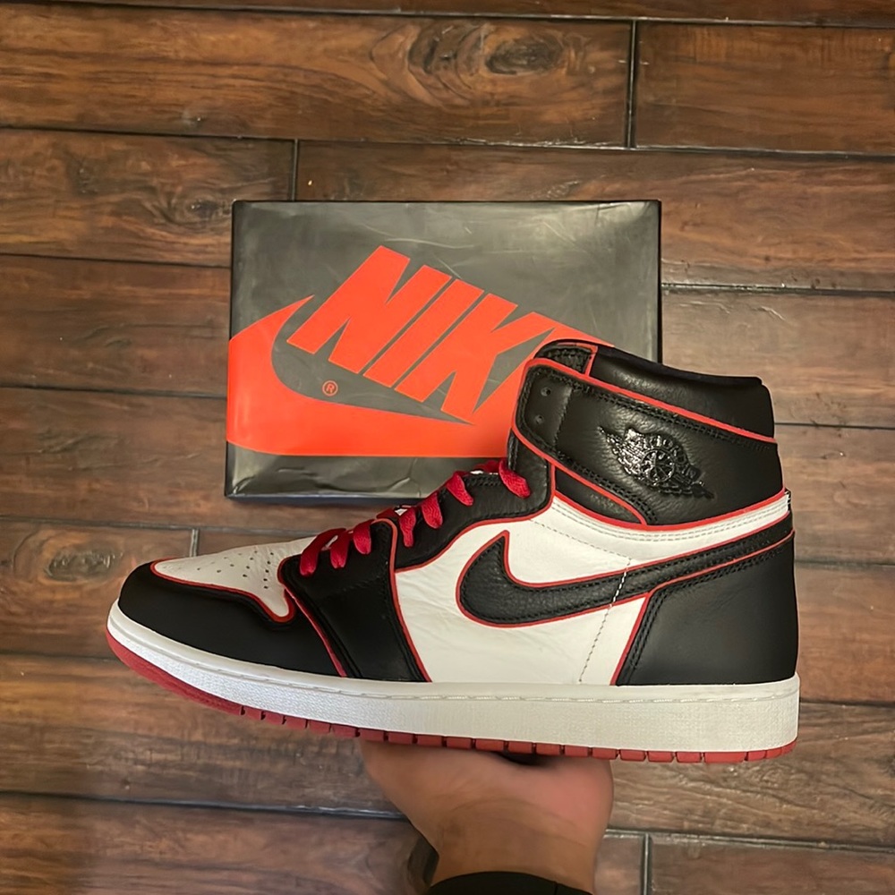 Air Jordan 1 Retro High Bloodline - Picture 1 of 6